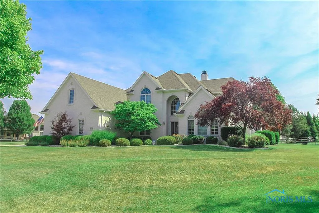 3929 Azalea Cir photo 1