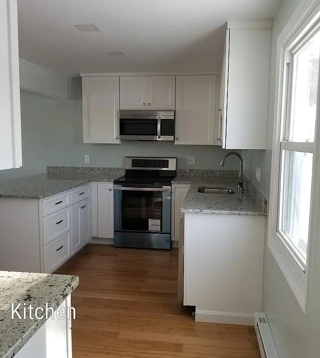 Kitchen - has dining counter