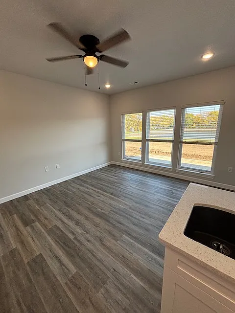 3 bed, 1600 sqft, $1,750 — Photo 3