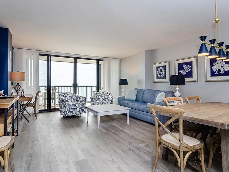 95 S Lumina Ave #6E — Photo 2