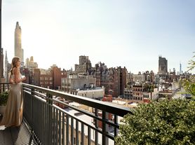 261 W 24th St