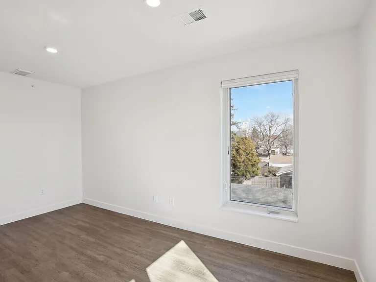 Solstice Apartments — Photo 15