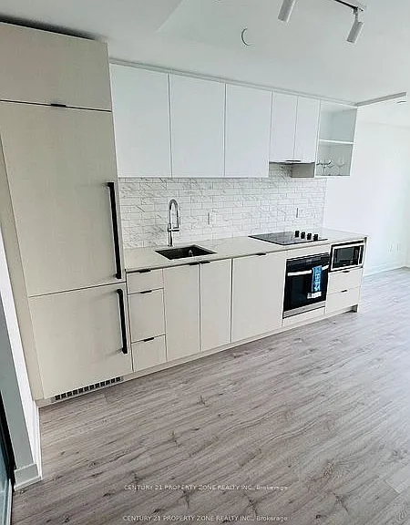 252 Church St #LPH05 — Photo 3