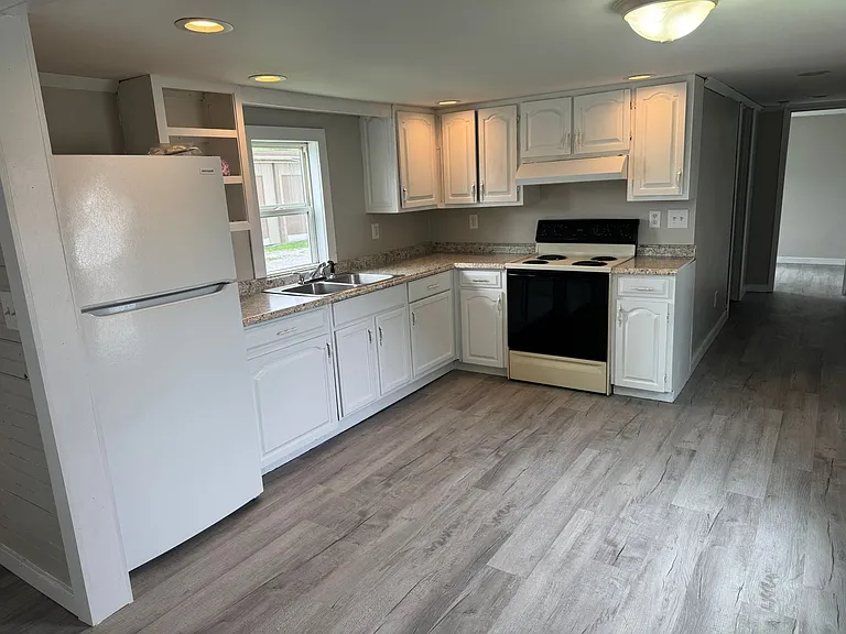 108 Bank St — Photo 3