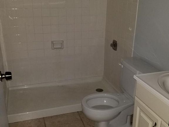 4th image of 130 Jasmine Woods Ct APT 14A