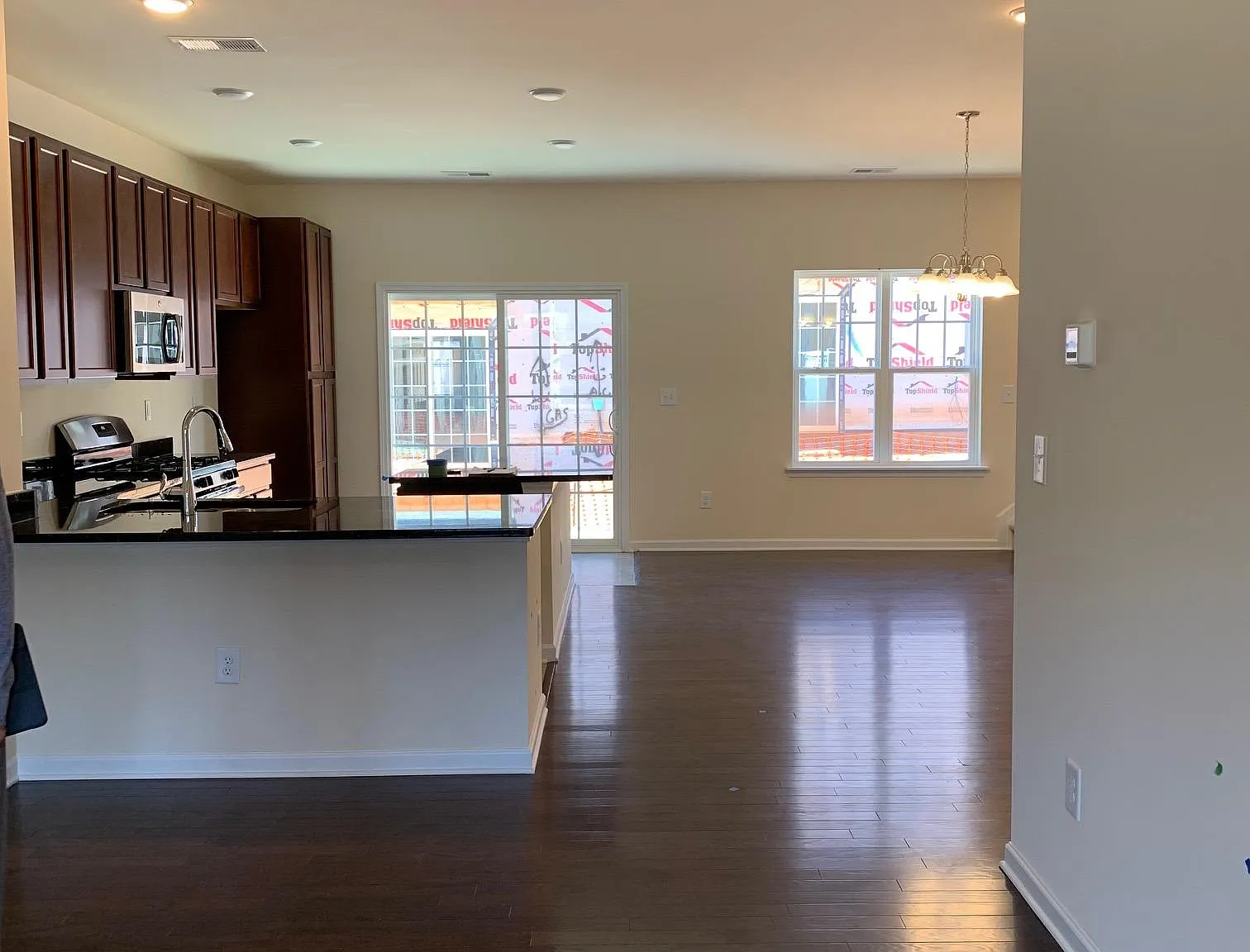 3 bed, 2.5 bath, 1578 sqft, $2,000 — Photo 4