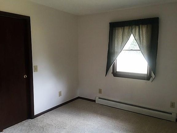 5th image of 24 Hickory Dr