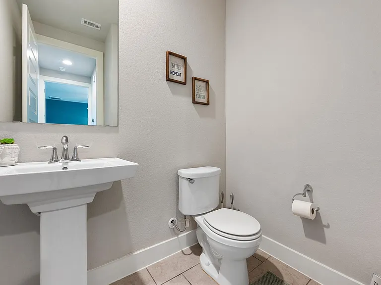 5412 Daimler Dr — Photo 16