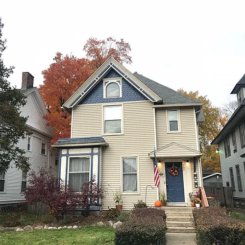 707 Fountain St NE Photo 1