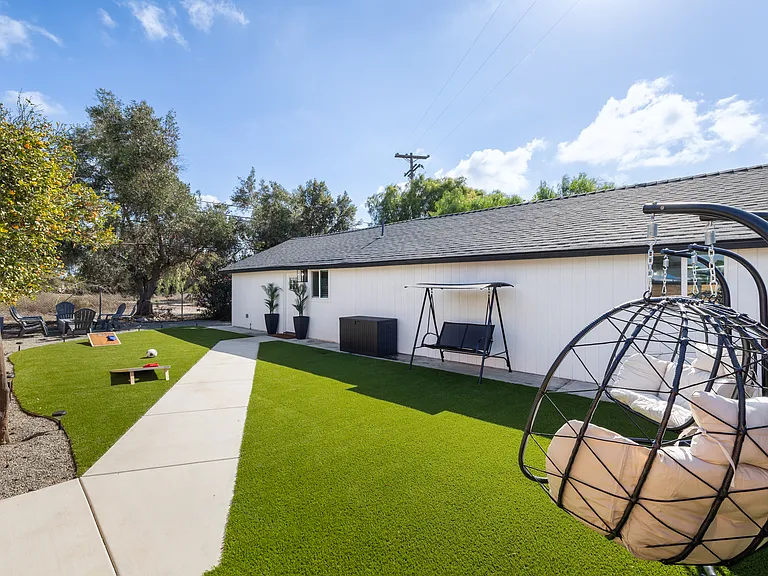 3945 Alta Loma Dr #B — Photo 13