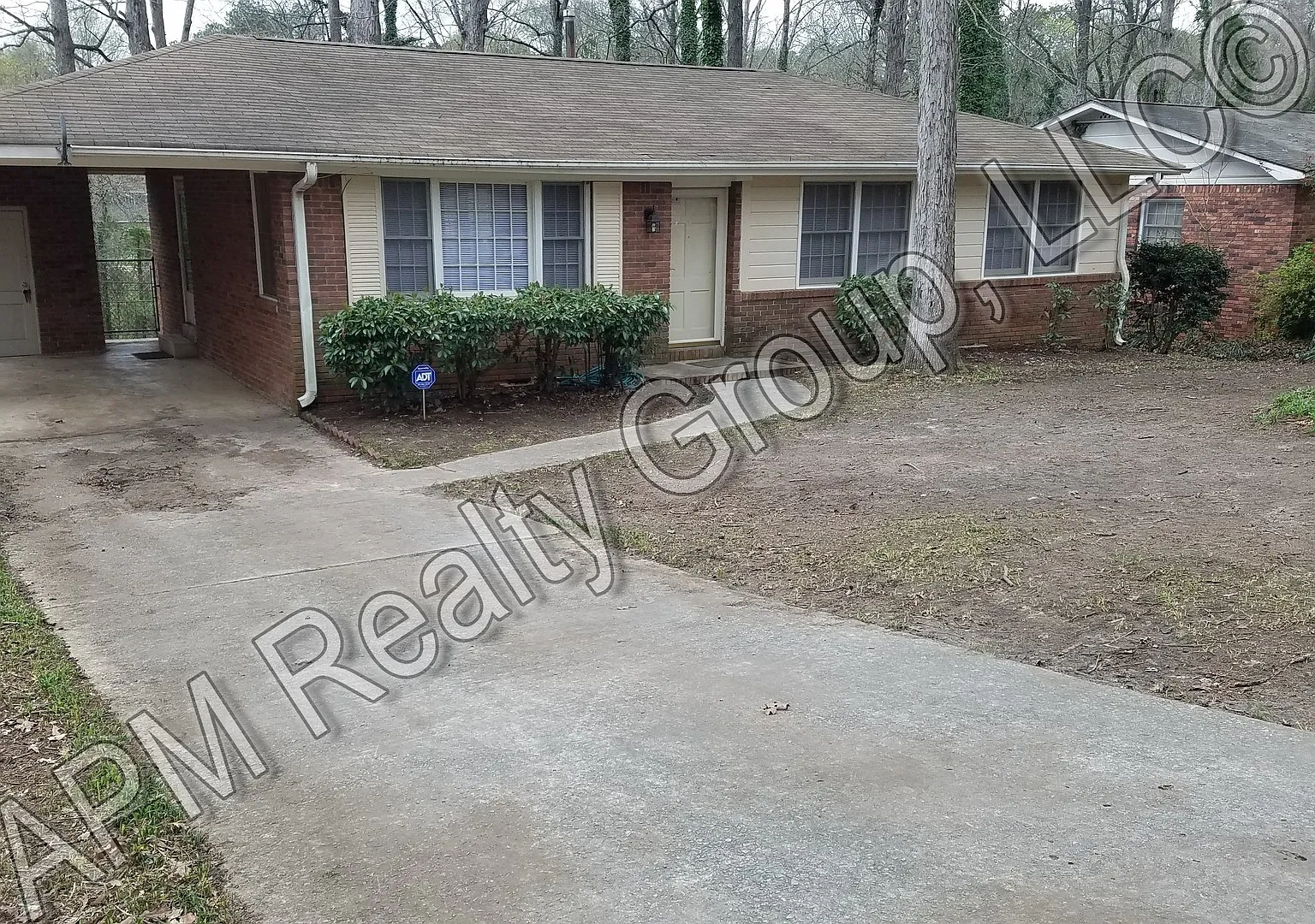Cute Brick Home Zoned for Irmo Schools — Photo 1