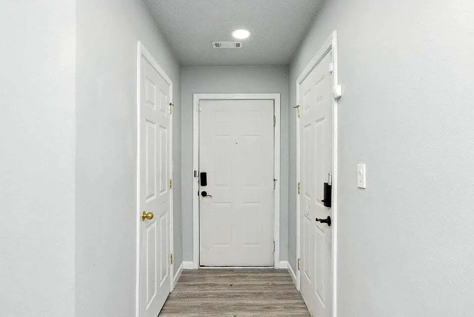 3 bed, 2.0 bath, 1356 sqft, $1,475 — Photo 2