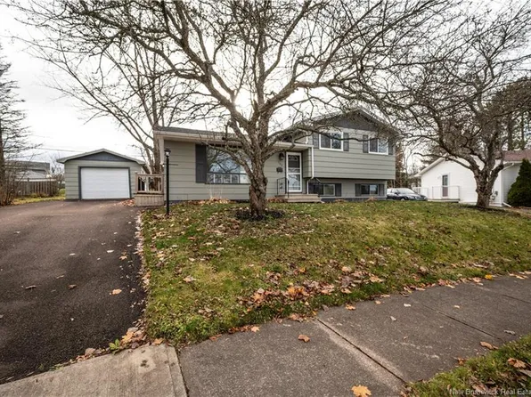 102 Notingham Dr, Moncton, NB E1A 5K1