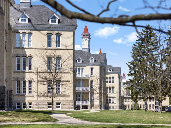 800-218 Cottageview Dr, Traverse City, MI 49684