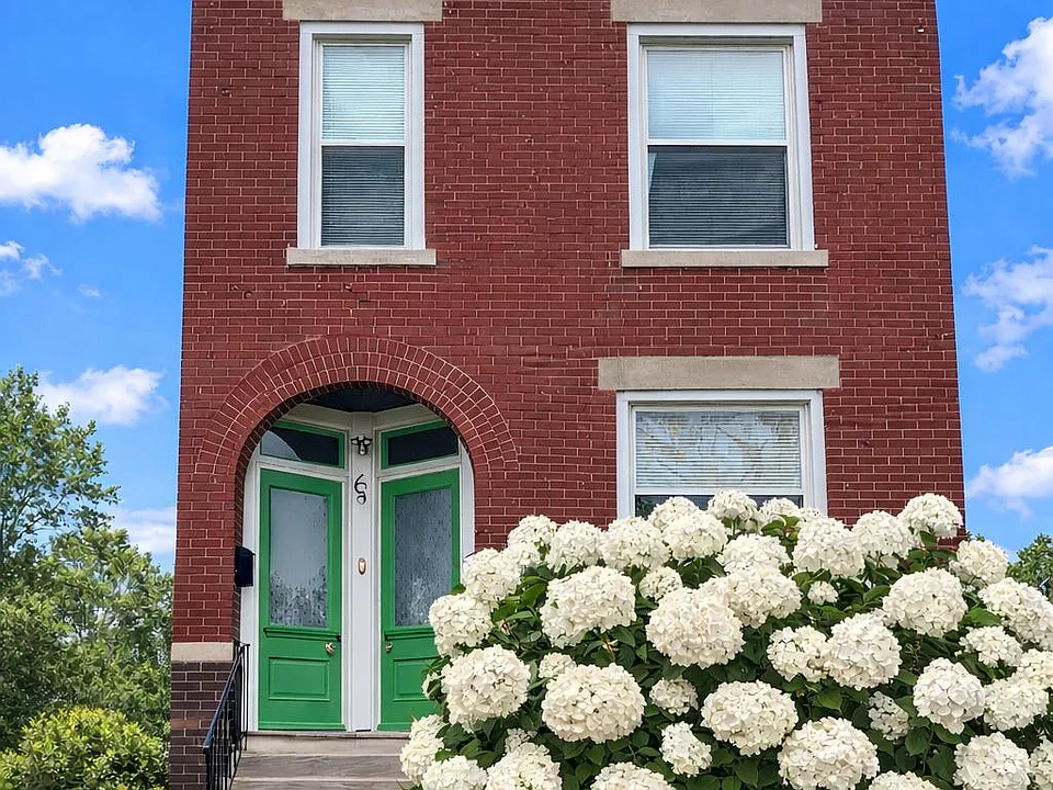 6318 Victoria Ave #2