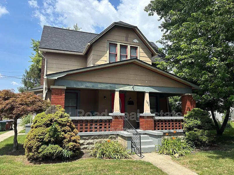 3 bed, 1.5 bath, 1620 sqft, $1,495 — Photo 1