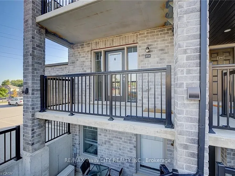 1989 Ottawa St S #21A — Photo 4