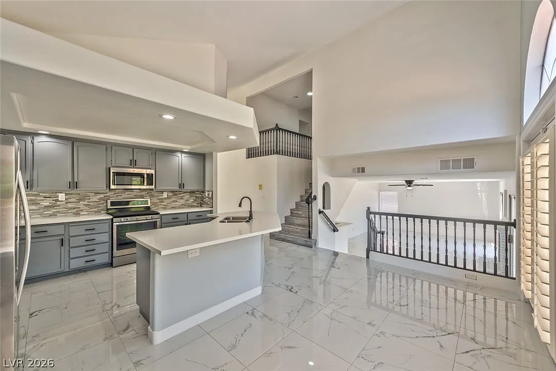 5 bed, 3.0 bath, 2896 sqft, $3,499 — Photo 4