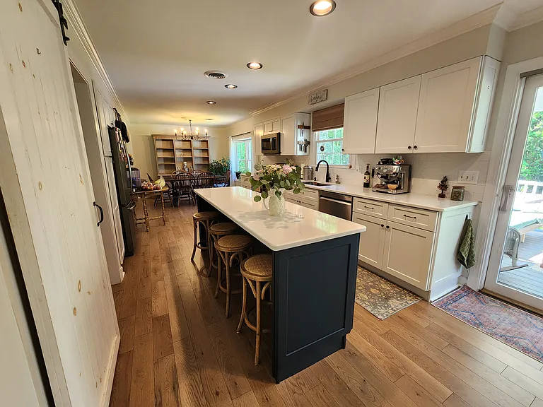 3702 Blueberry Dr — Photo 3