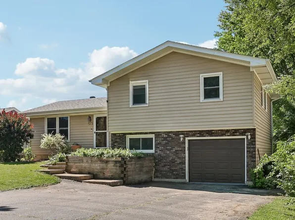 523 Maplewood Dr, Antioch, IL 60002