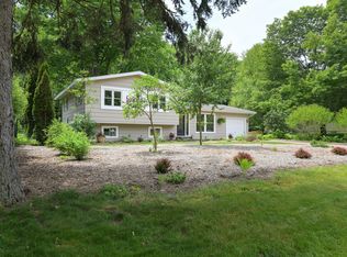 17860 Merrywood Ln, Grand Haven, MI 49417