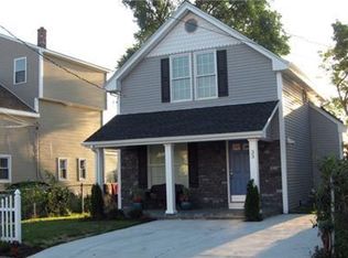 33 Crescent Ave, Riverside, RI 02915