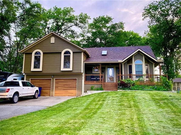 8910 Lexington Ave, De Soto, KS 66018