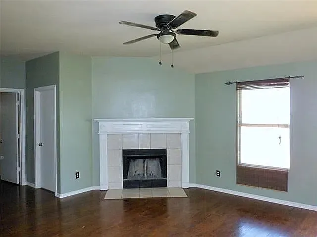 4 bed, 1900 sqft, $1,975 — Photo 2