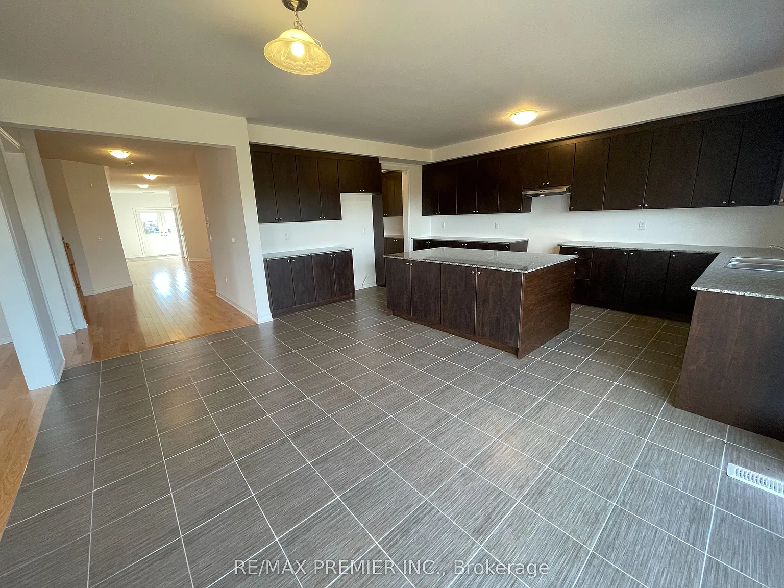 5 bed, $4,000 — Photo 3