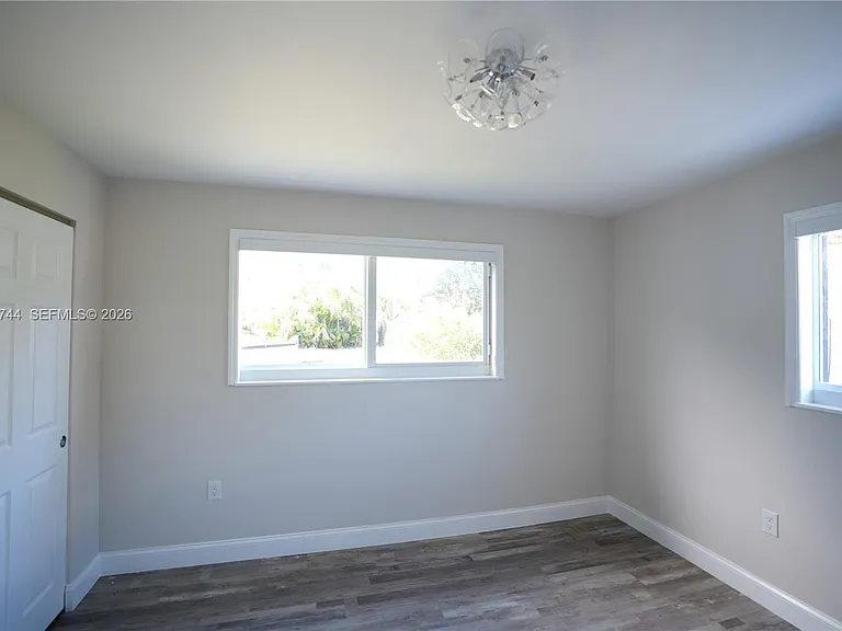 2573 Conroy Dr — Photo 38