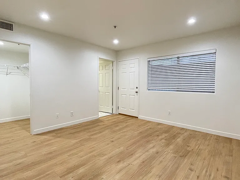 15114 Sherman Way #212 — Photo 22