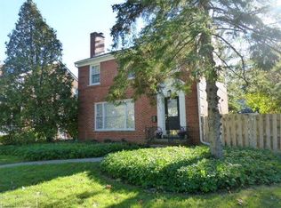 1837 Allard Ave, Grosse Pointe Woods, MI 48236
