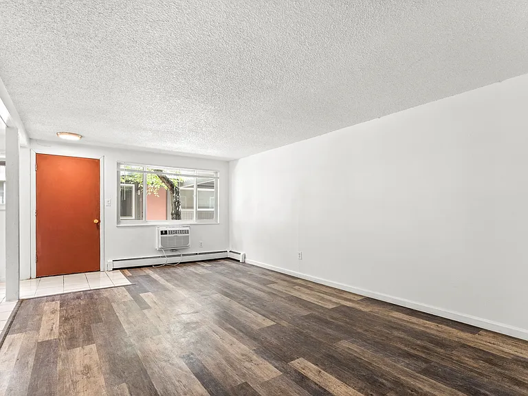 Mohawk Green Apartments — Photo 44