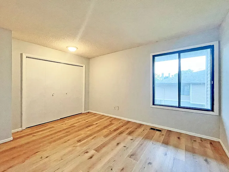 1133 Trailwood S — Photo 13