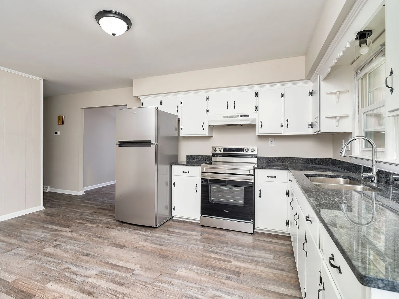 3 bed, 1150 sqft, $1,725 — Photo 3