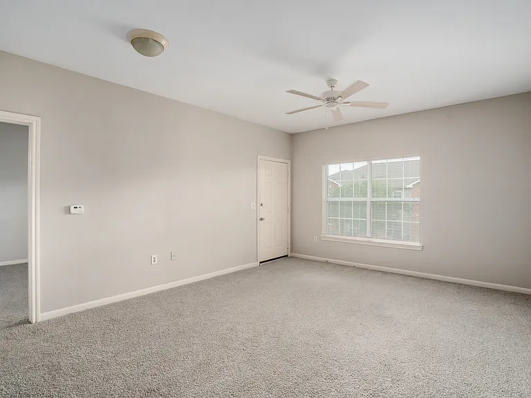 Freeport Oaks Apartments — Photo 17