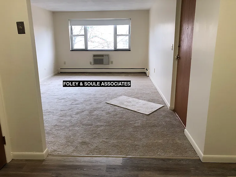 Lexington St Apartments — Photo 91