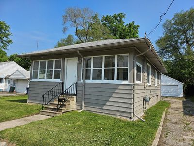 1102 W Atherton Rd, Flint, MI, 48507