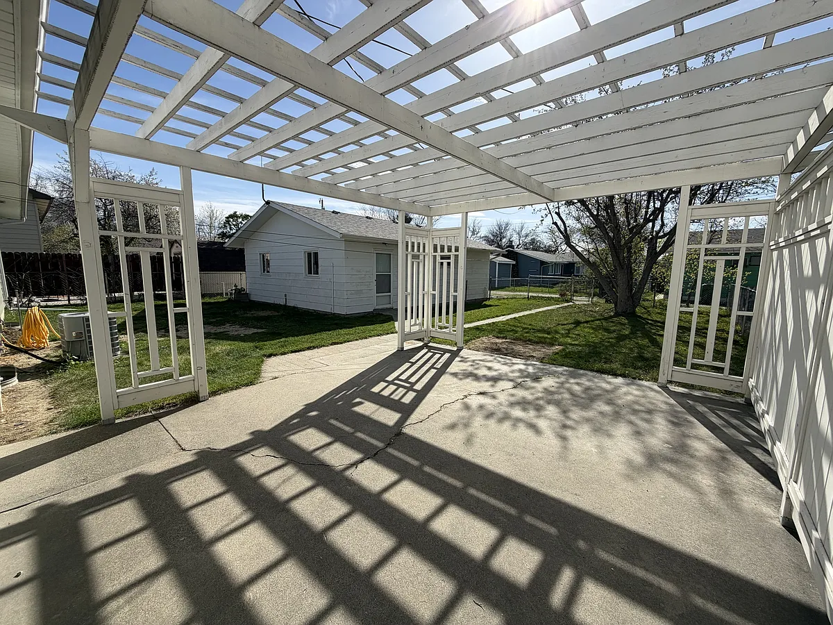 Building Photo - 1126 Lendel Ln