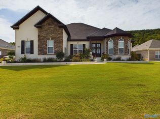 8204 Nantucket Cir, Owens Cross Roads, AL 35763