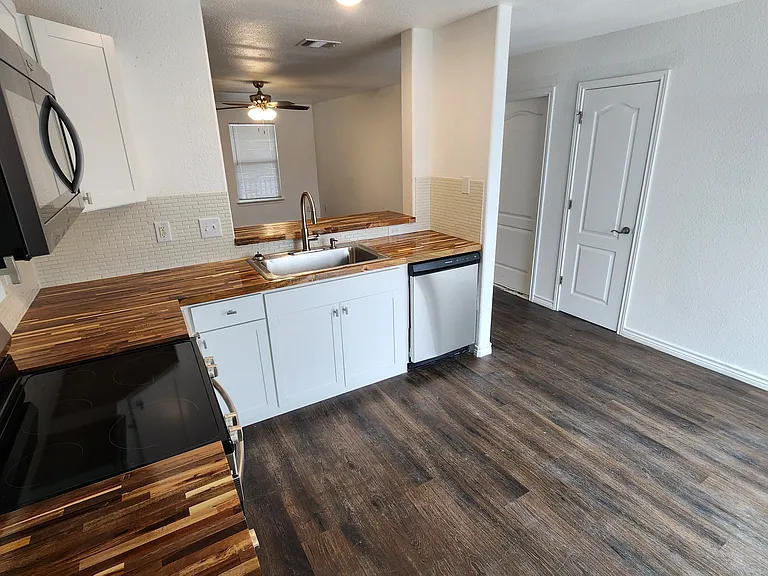542 Pharis St — Photo 14