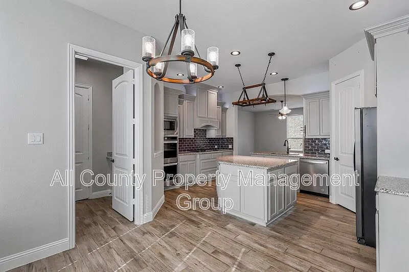 4 bed, 3.0 bath, 3141 sqft, $3,595 — Photo 3