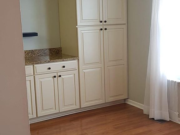 5th image of 304 Westwood Ct