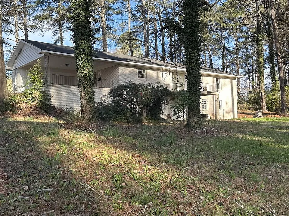1585 Cherokee Rd