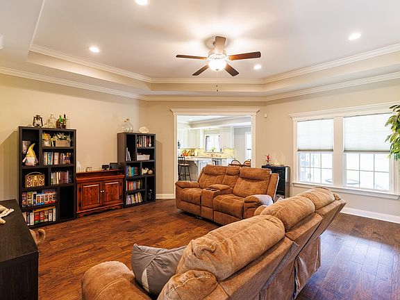 4th image of 109 Brookfield Dr