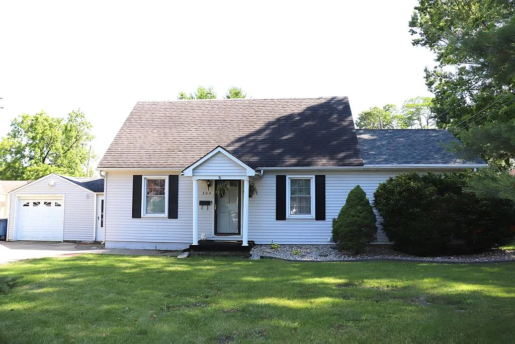 304 W Conron Ave photo 1