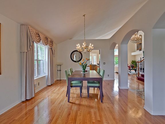 5th image of 20916 Greenleaf Dr