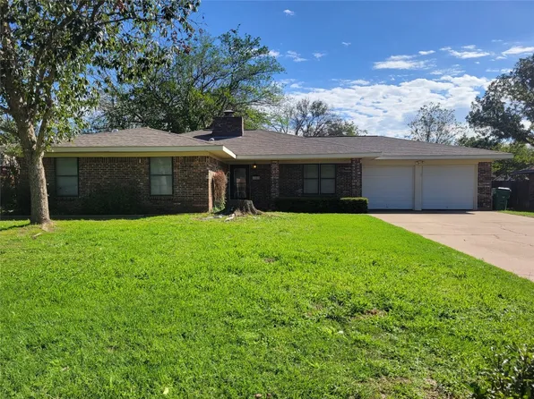 1603 Hillcrest Dr, Graham, TX 76450