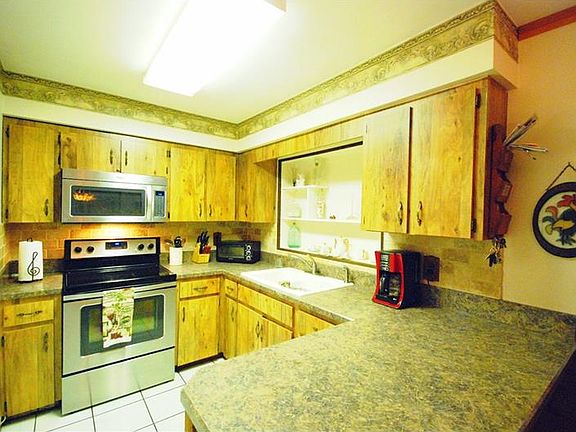 5th image of 605 Fairmont Dr