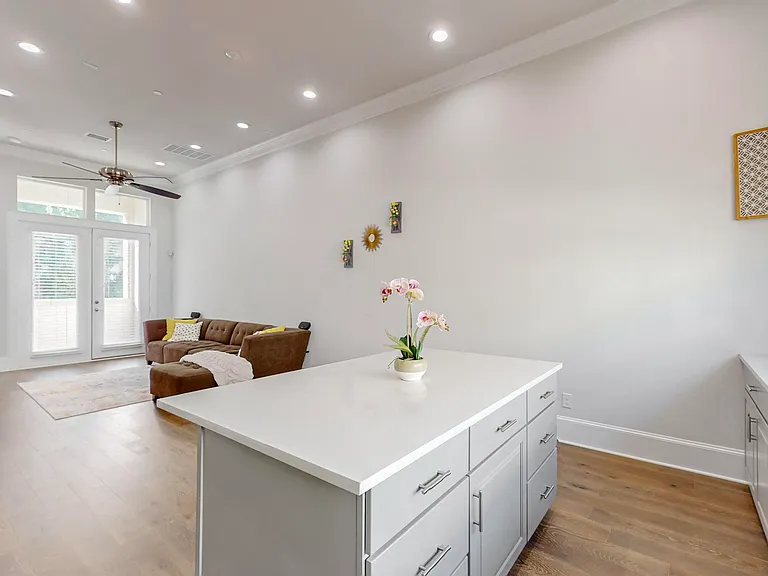 638 Dalton Ln #802 — Photo 14